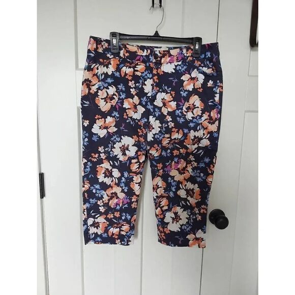 St. John's Bay Capris Sz 12 Floral - Picture 1 of 7